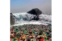 Hàng triệu mảnh thủy tinh bị vứt xuống biển, 10 năm sau điều không ai ngờ đến đã xảy ra